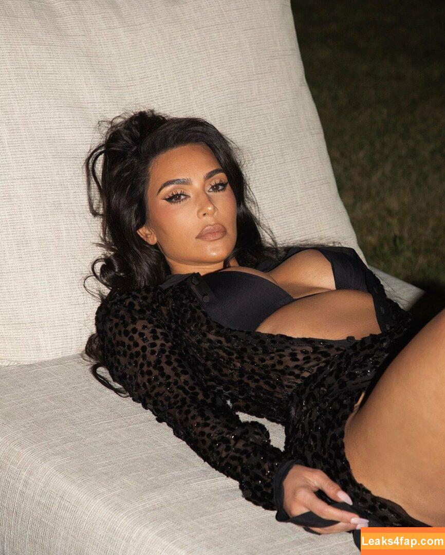 Kim Kardashian / https: / kimkadarshian / kimkardashian leaked photo photo #3109