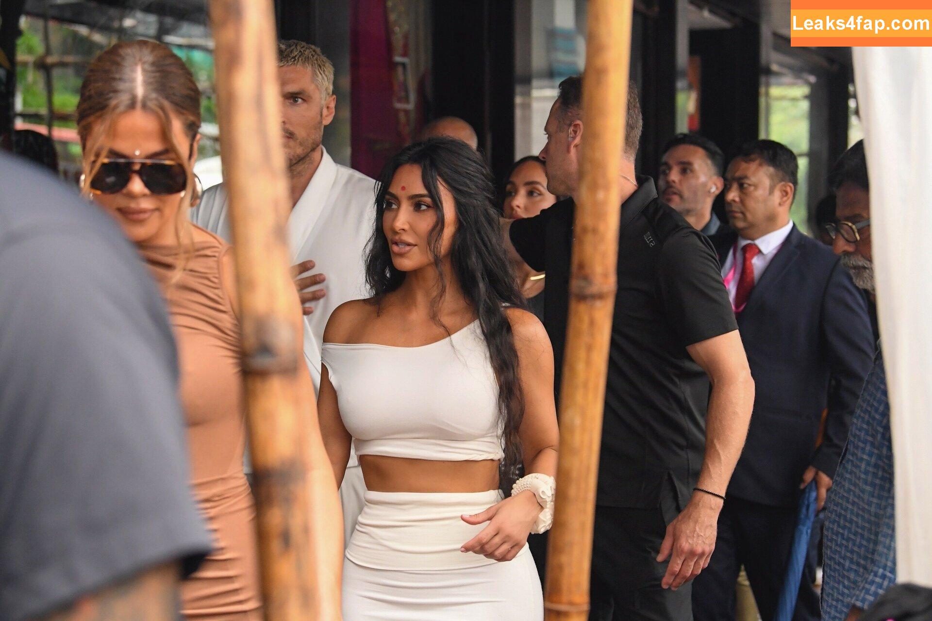 Kim Kardashian / https: / kimkadarshian / kimkardashian leaked photo photo #3126