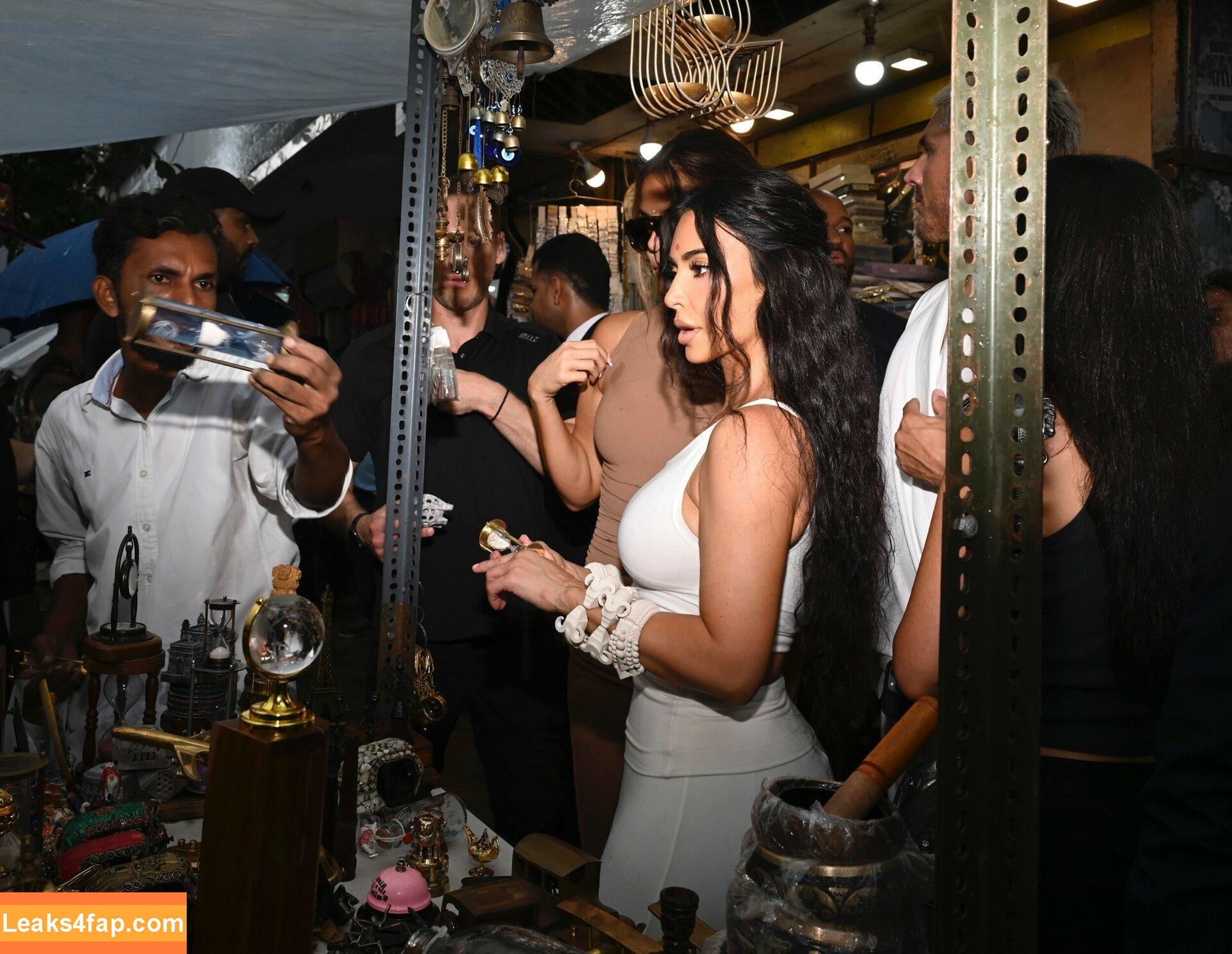 Kim Kardashian / https: / kimkadarshian / kimkardashian leaked photo photo #3129