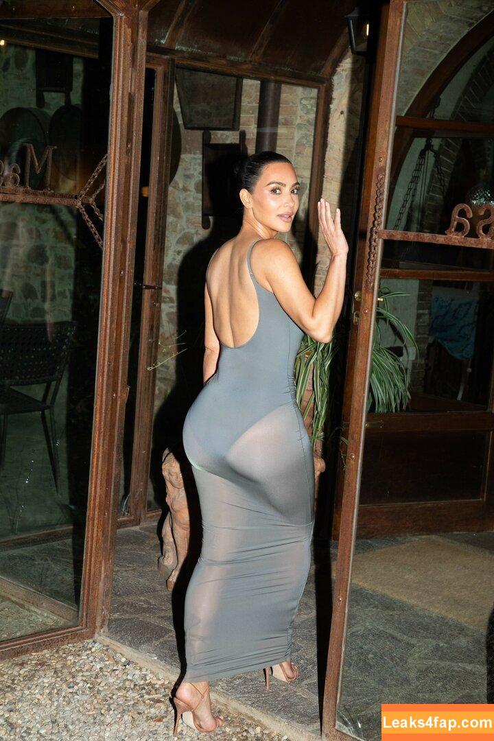 Kim Kardashian / https: / kimkadarshian / kimkardashian leaked photo photo #3143