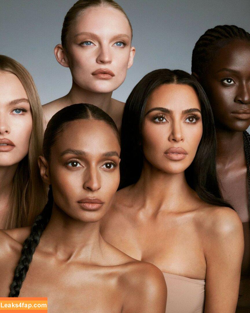 Kim Kardashian / https: / kimkadarshian / kimkardashian leaked photo photo #3161