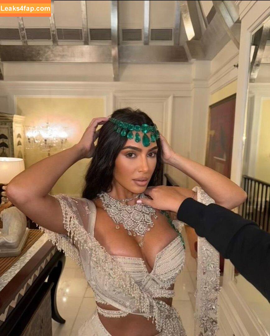 Kim Kardashian / https: / kimkadarshian / kimkardashian leaked photo photo #3167