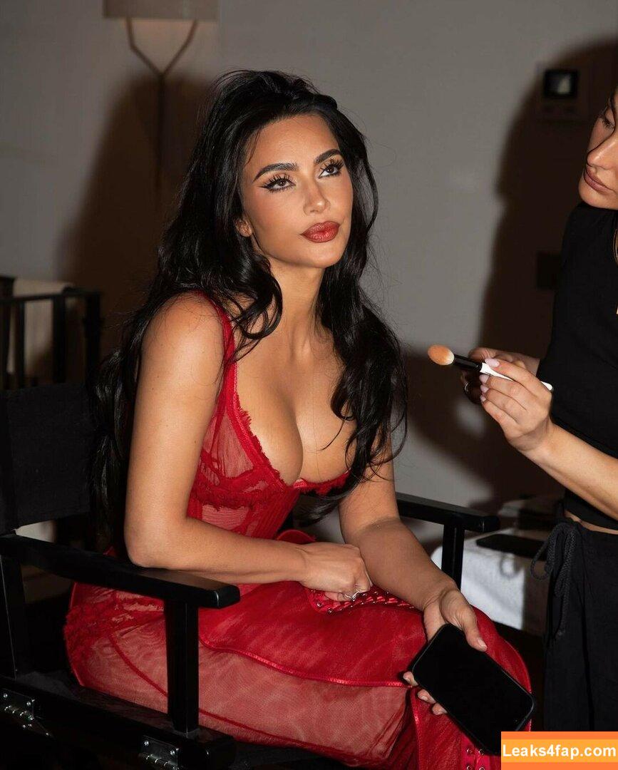 Kim Kardashian / https: / kimkadarshian / kimkardashian leaked photo photo #3196