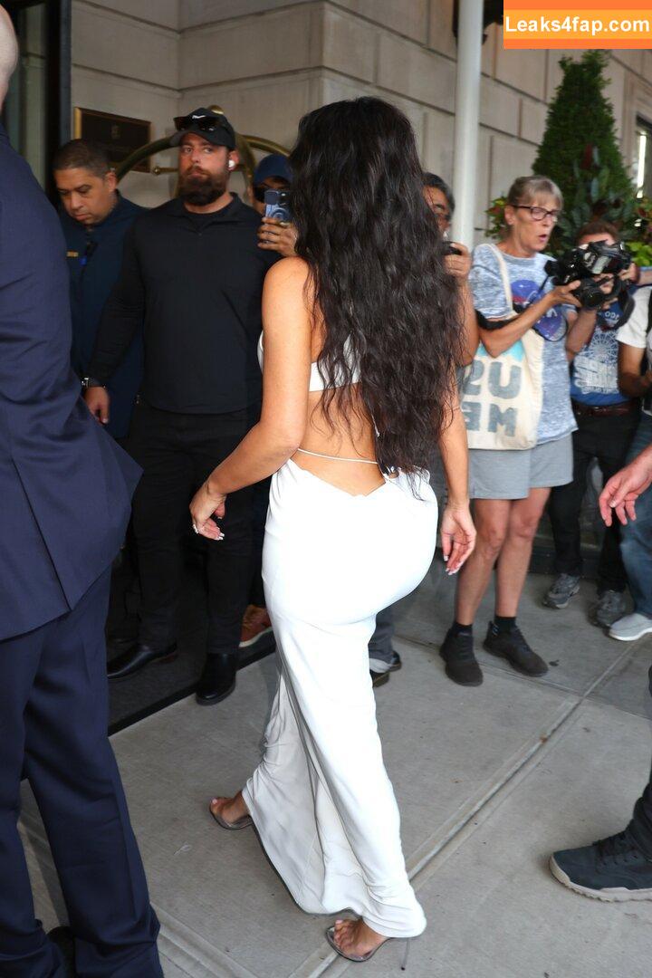 Kim Kardashian / https: / kimkadarshian / kimkardashian leaked photo photo #3216