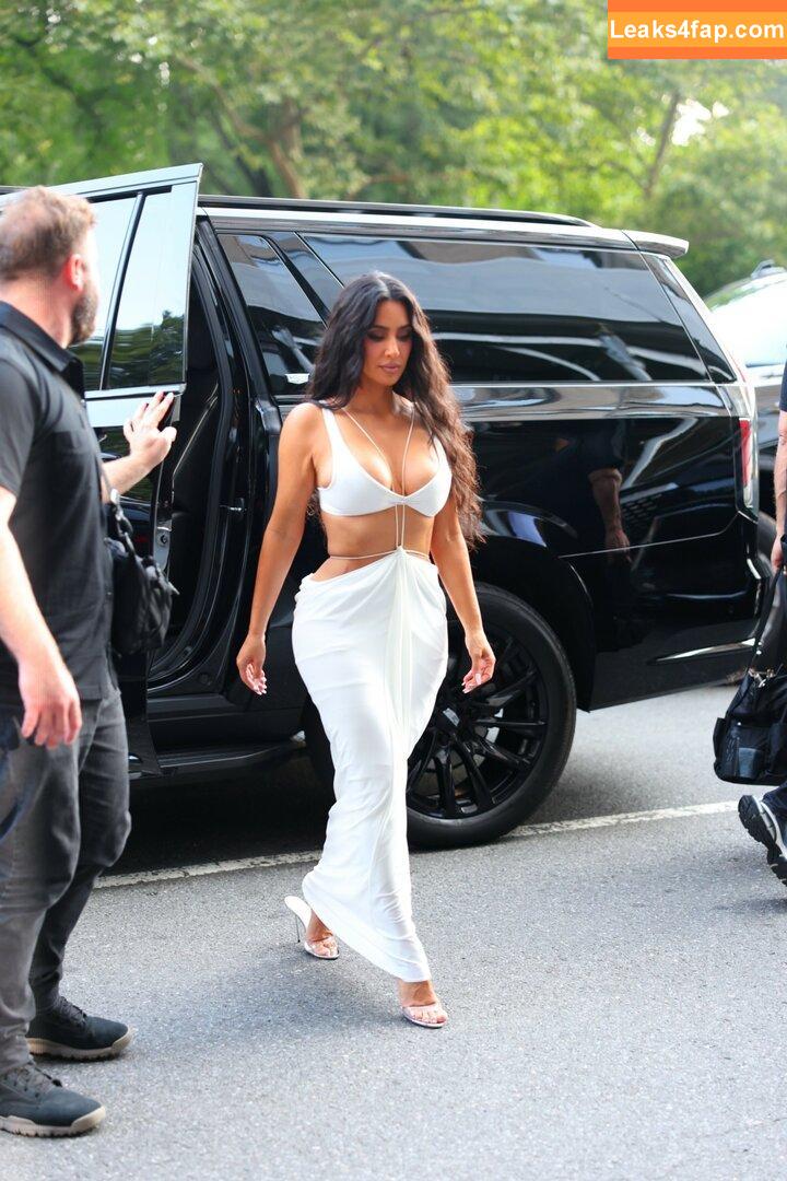 Kim Kardashian / https: / kimkadarshian / kimkardashian leaked photo photo #3221