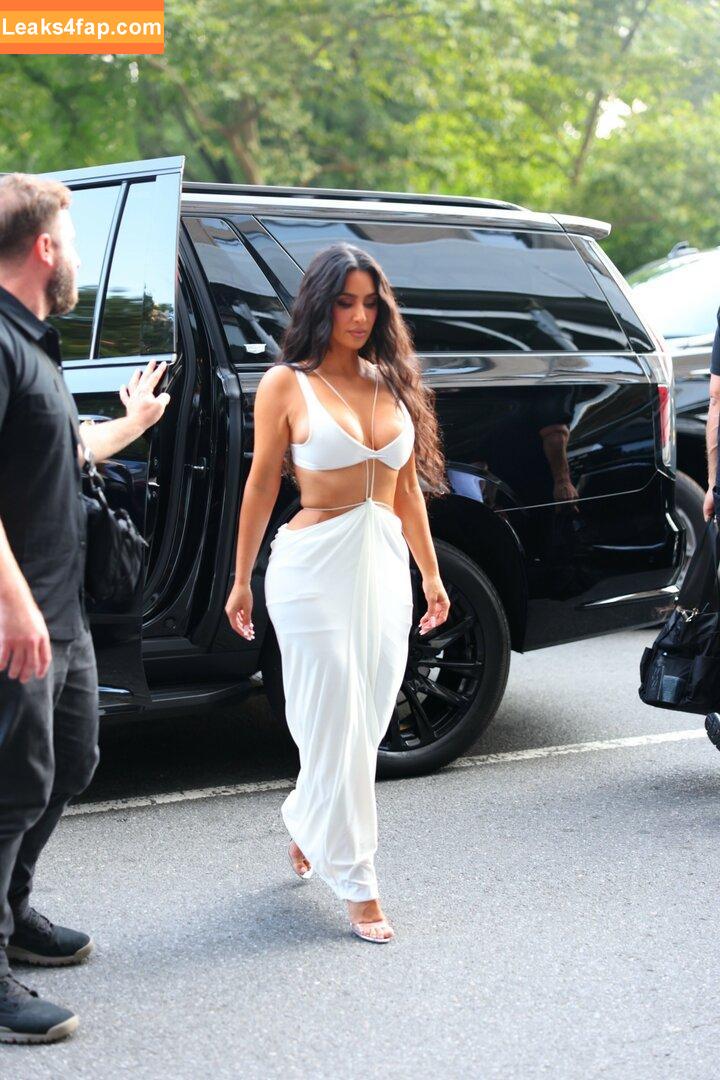 Kim Kardashian / https: / kimkadarshian / kimkardashian leaked photo photo #3222