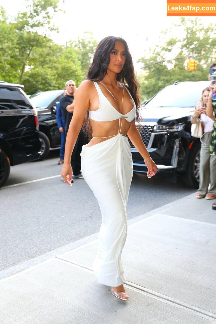 Kim Kardashian / https: / kimkadarshian / kimkardashian leaked photo photo #3226