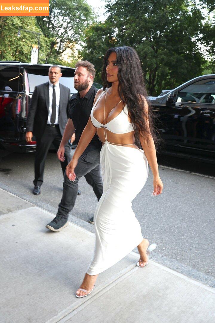 Kim Kardashian / https: / kimkadarshian / kimkardashian слитое фото фото #3241