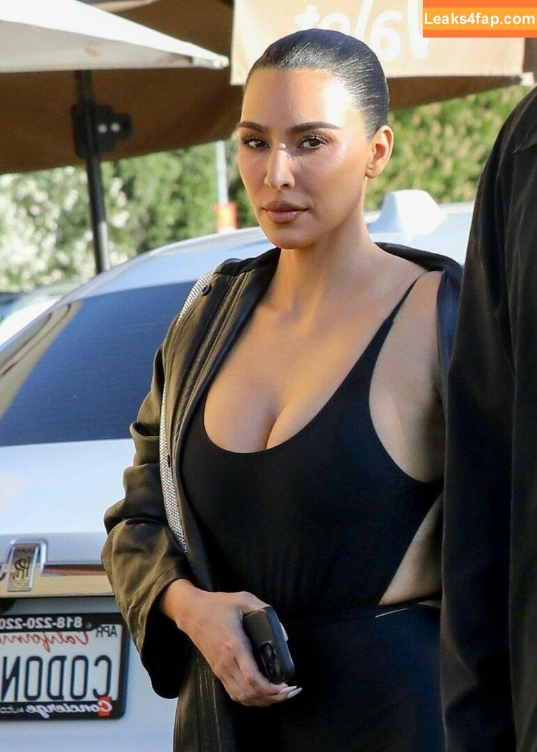 Kim Kardashian / https: / kimkadarshian / kimkardashian leaked photo photo #3242