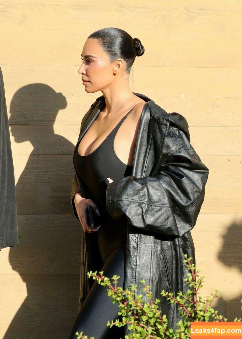 Kim Kardashian / https: / kimkadarshian / kimkardashian leaked photo photo #3244