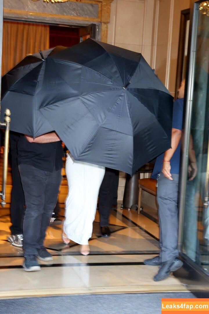 Kim Kardashian / https: / kimkadarshian / kimkardashian leaked photo photo #3259