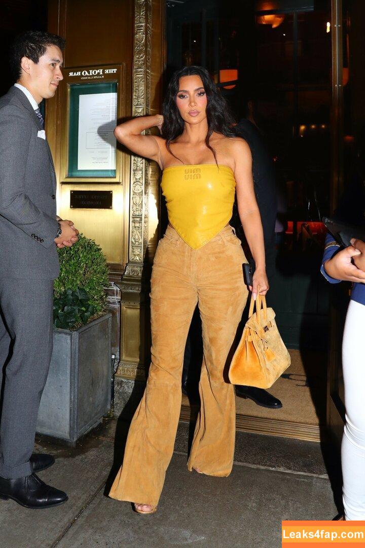 Kim Kardashian / https: / kimkadarshian / kimkardashian leaked photo photo #3267