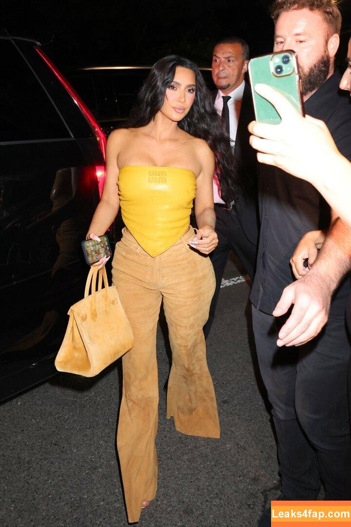 Kim Kardashian / https: / kimkadarshian / kimkardashian leaked photo photo #3272