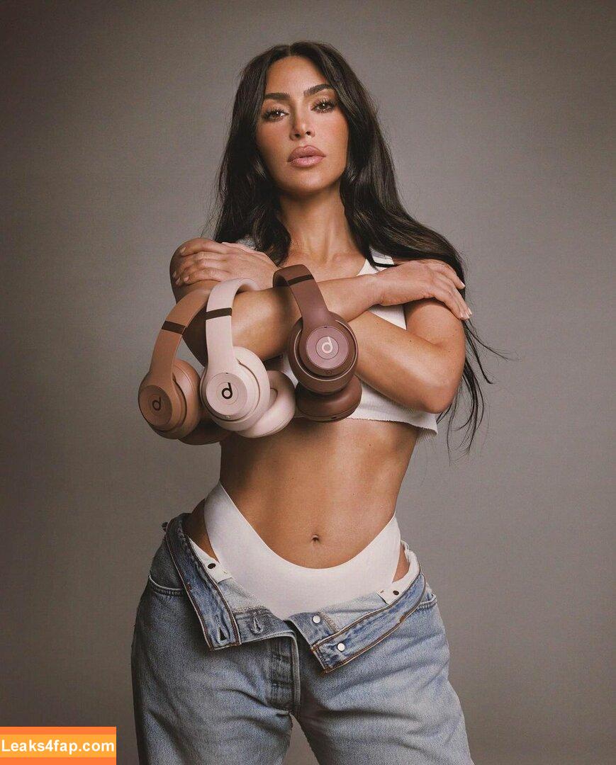 Kim Kardashian / https: / kimkadarshian / kimkardashian leaked photo photo #3287
