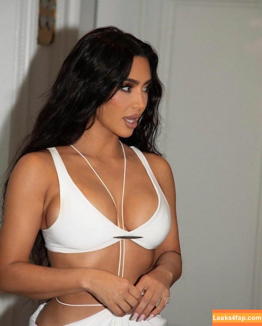 Kim Kardashian / https: / kimkadarshian / kimkardashian leaked photo photo #3313