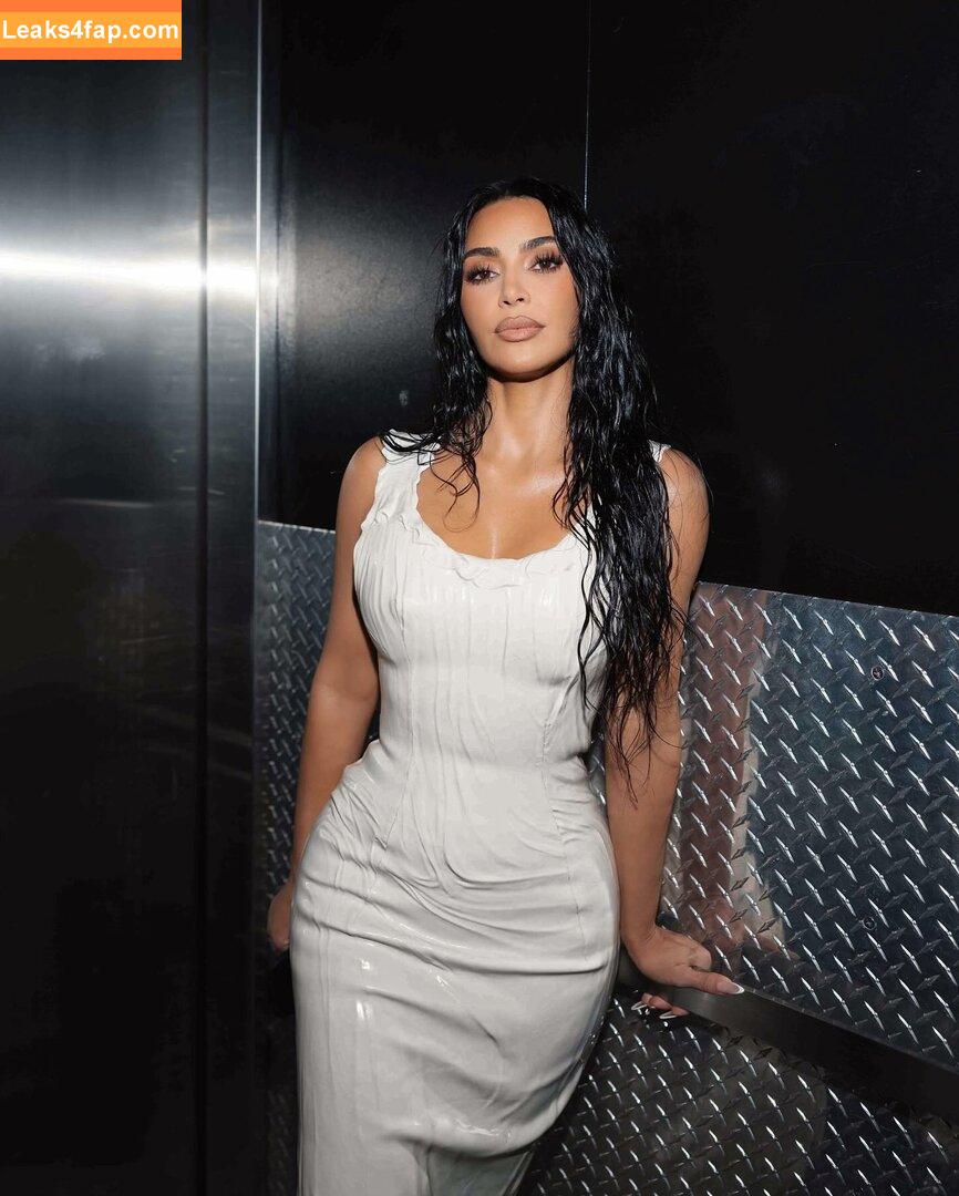 Kim Kardashian / https: / kimkadarshian / kimkardashian leaked photo photo #3317
