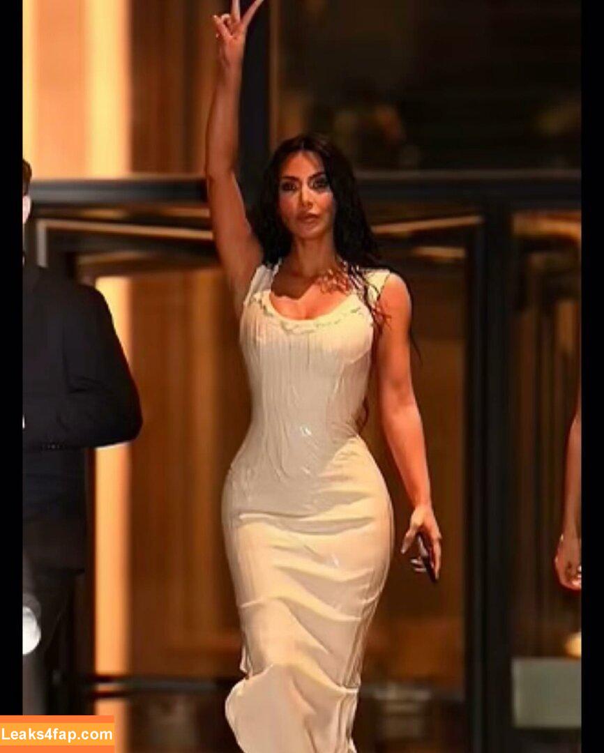 Kim Kardashian / https: / kimkadarshian / kimkardashian leaked photo photo #3327