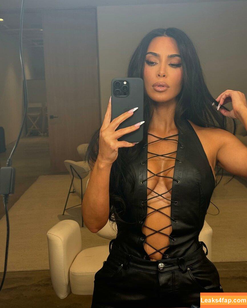 Kim Kardashian / https: / kimkadarshian / kimkardashian leaked photo photo #3368