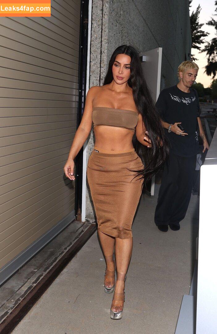 Kim Kardashian / https: / kimkadarshian / kimkardashian leaked photo photo #3371