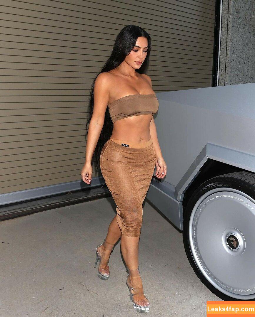 Kim Kardashian / https: / kimkadarshian / kimkardashian leaked photo photo #3388