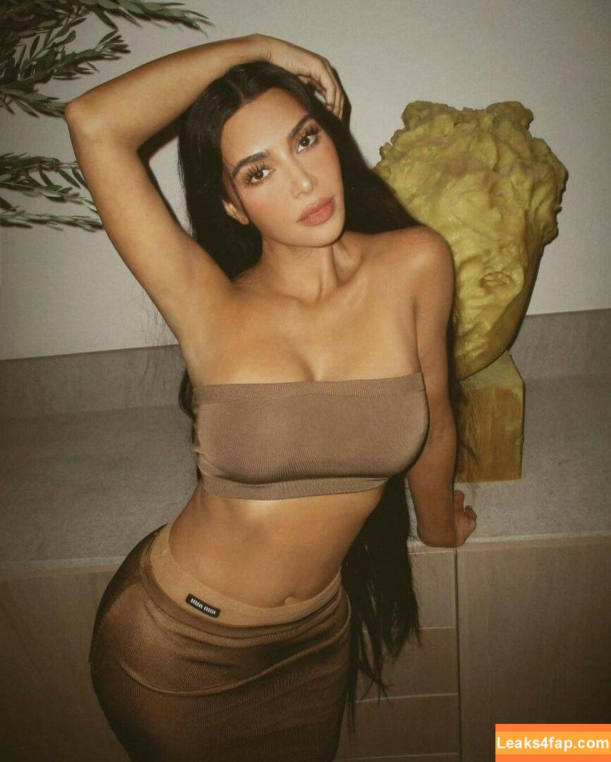 Kim Kardashian / https: / kimkadarshian / kimkardashian leaked photo photo #3389