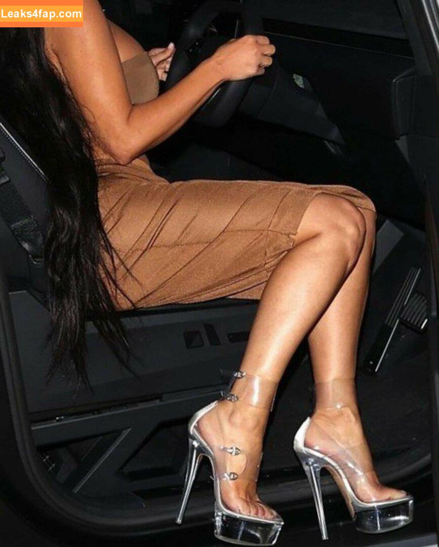 Kim Kardashian / https: / kimkadarshian / kimkardashian leaked photo photo #3390