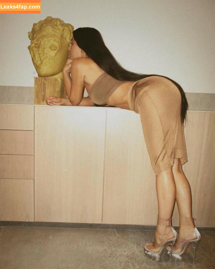 Kim Kardashian / https: / kimkadarshian / kimkardashian leaked photo photo #3391