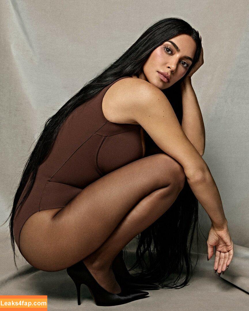 Kim Kardashian / https: / kimkadarshian / kimkardashian leaked photo photo #3392