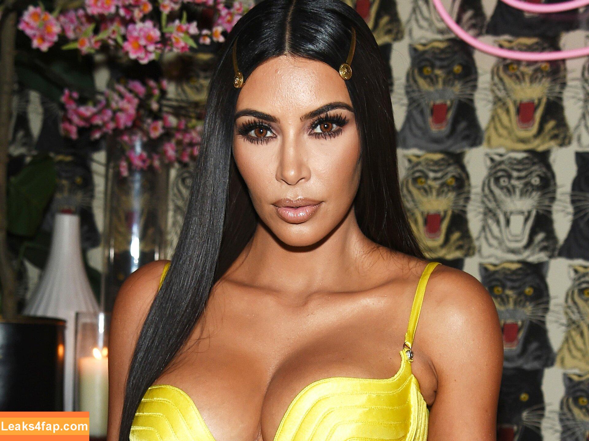 Kim Kardashian / https: / kimkadarshian / kimkardashian leaked photo photo #3398