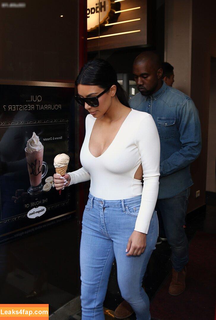 Kim Kardashian / https: / kimkadarshian / kimkardashian leaked photo photo #3459