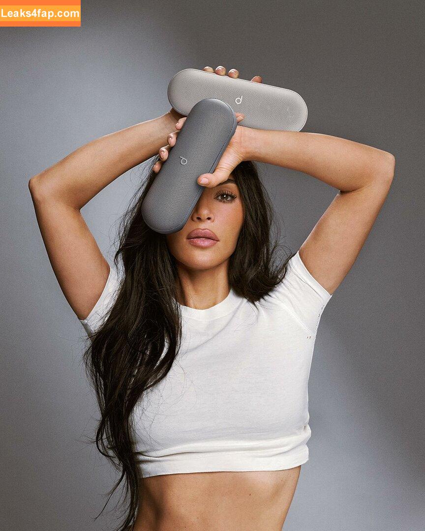 Kim Kardashian / https: / kimkadarshian / kimkardashian leaked photo photo #3488