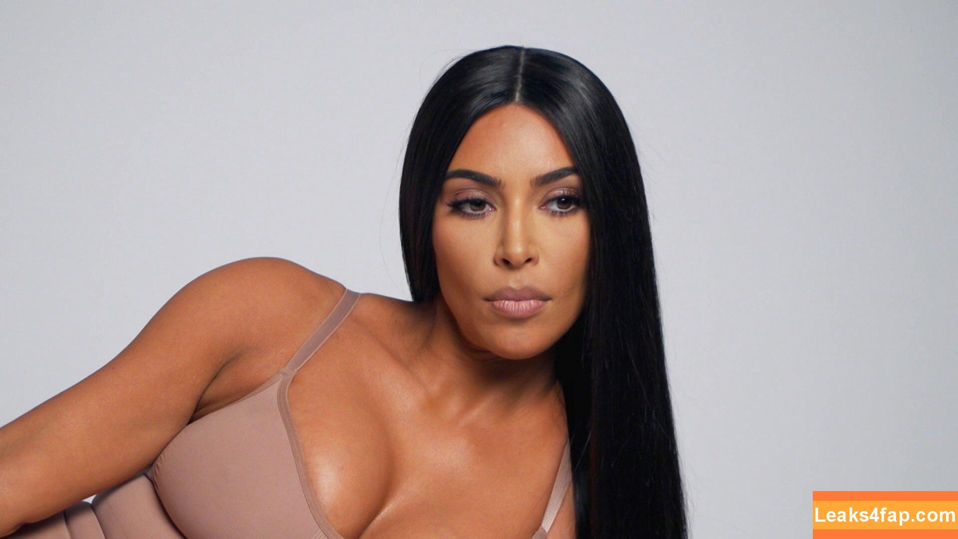 Kim Kardashian / https: / kimkadarshian / kimkardashian leaked photo photo #3491