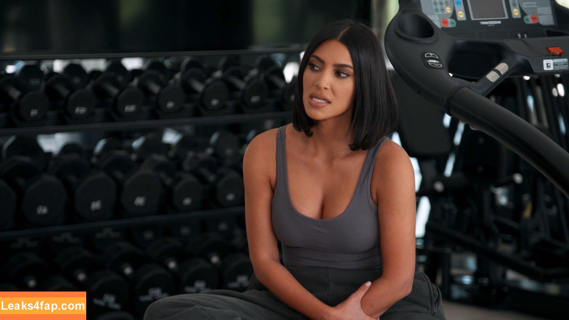 Kim Kardashian / https: / kimkadarshian / kimkardashian leaked photo photo #3493