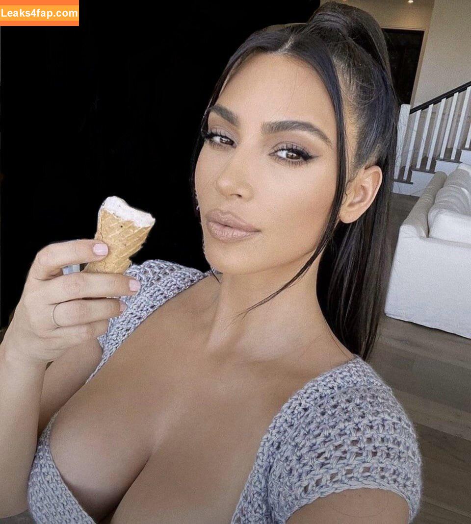 Kim Kardashian / https: / kimkadarshian / kimkardashian leaked photo photo #3496