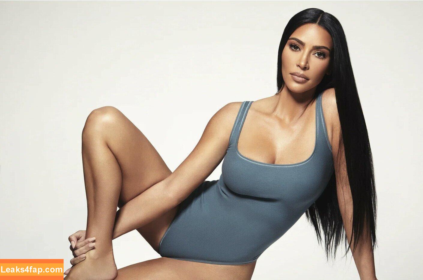 Kim Kardashian / https: / kimkadarshian / kimkardashian leaked photo photo #3498