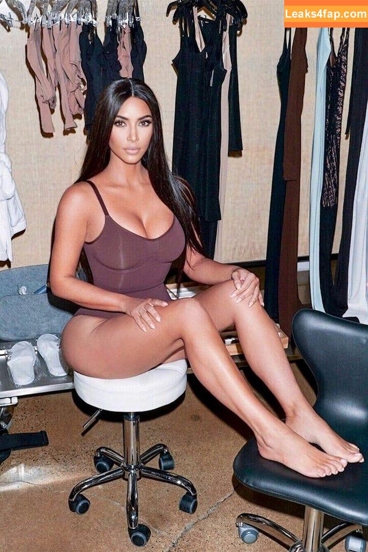 Kim Kardashian / https: / kimkadarshian / kimkardashian leaked photo photo #3504