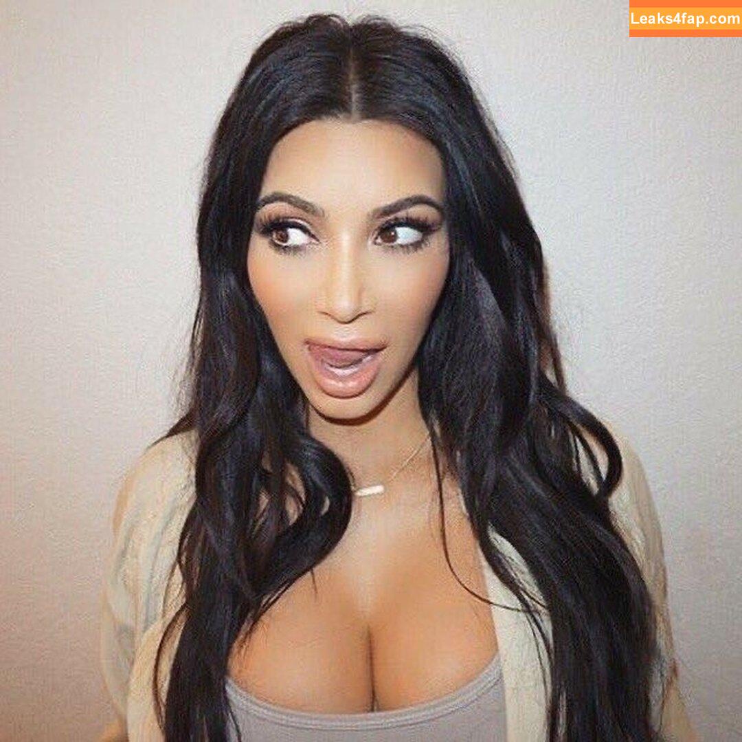 Kim Kardashian / https: / kimkadarshian / kimkardashian leaked photo photo #3506
