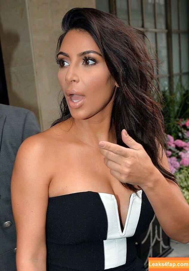 Kim Kardashian / https: / kimkadarshian / kimkardashian leaked photo photo #3510