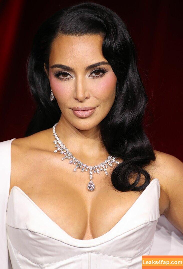 Kim Kardashian / https: / kimkadarshian / kimkardashian leaked photo photo #3517