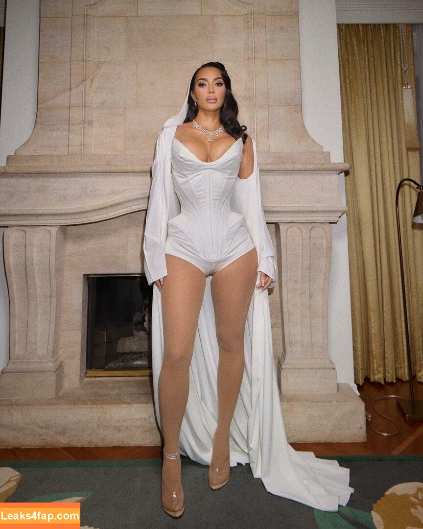 Kim Kardashian / https: / kimkadarshian / kimkardashian leaked photo photo #3532