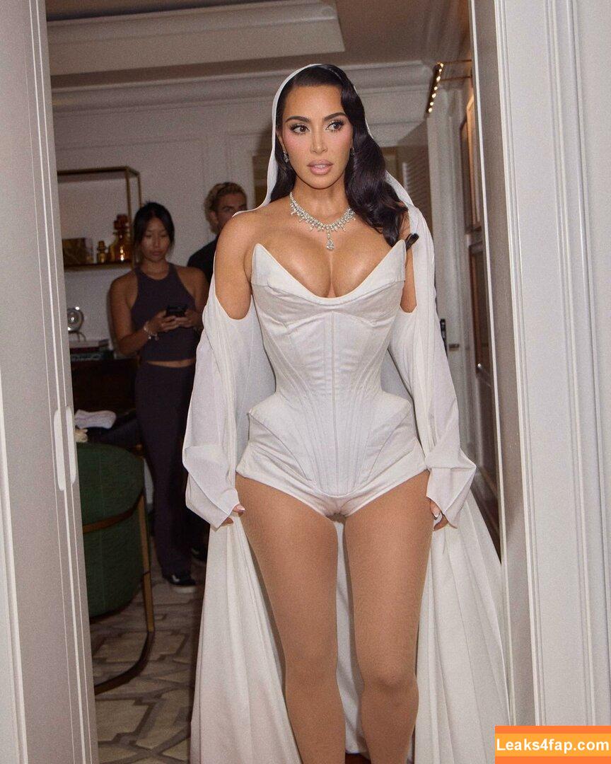 Kim Kardashian / https: / kimkadarshian / kimkardashian leaked photo photo #3536