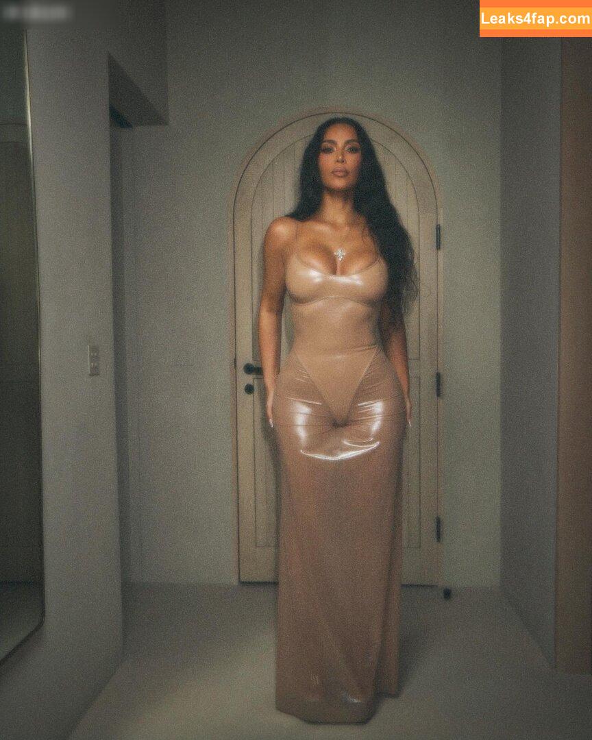 Kim Kardashian / https: / kimkadarshian / kimkardashian leaked photo photo #3564