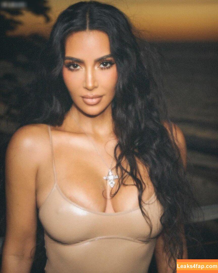 Kim Kardashian / https: / kimkadarshian / kimkardashian leaked photo photo #3569