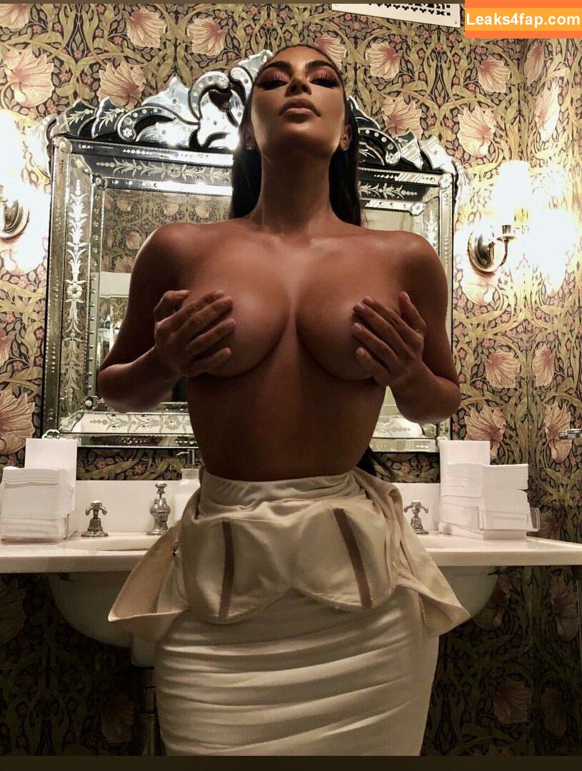 Kim Kardashian / https: / kimkadarshian / kimkardashian leaked photo photo #3583