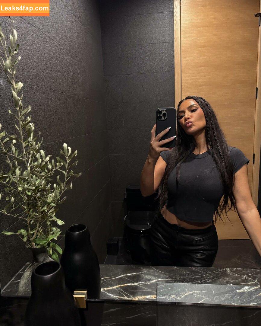 Kim Kardashian / https: / kimkadarshian / kimkardashian leaked photo photo #3585