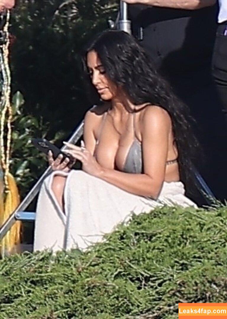 Kim Kardashian / https: / kimkadarshian / kimkardashian leaked photo photo #3588