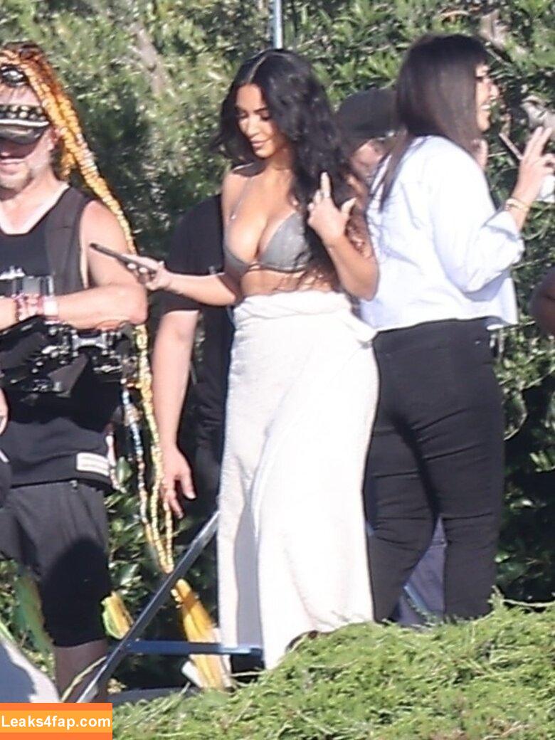 Kim Kardashian / https: / kimkadarshian / kimkardashian leaked photo photo #3589