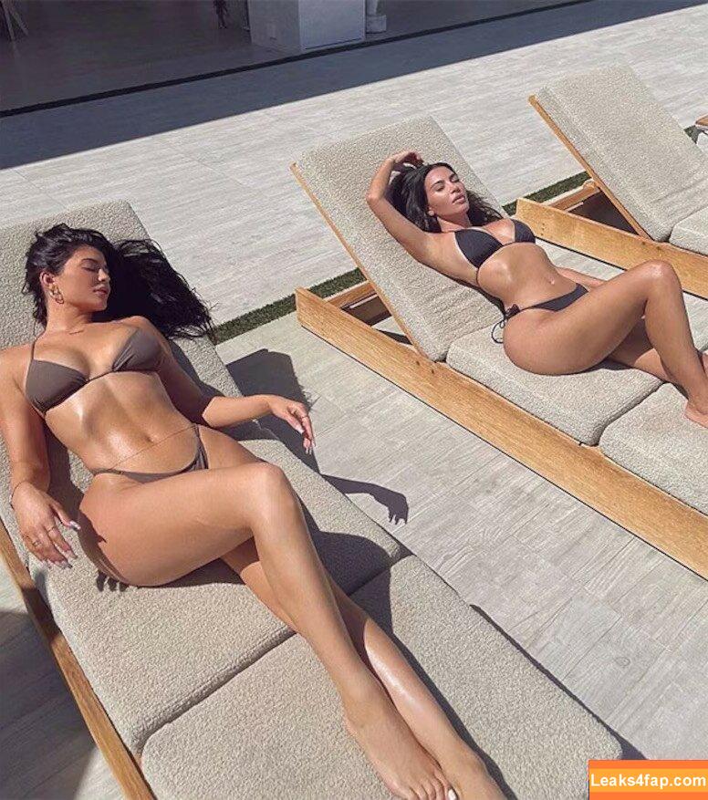 Kim Kardashian / https: / kimkadarshian / kimkardashian leaked photo photo #3615