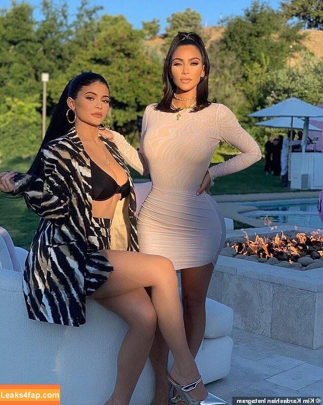 Kim Kardashian / https: / kimkadarshian / kimkardashian leaked photo photo #3619