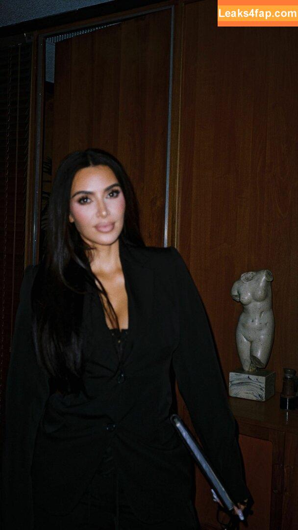 Kim Kardashian / https: / kimkadarshian / kimkardashian leaked photo photo #3621